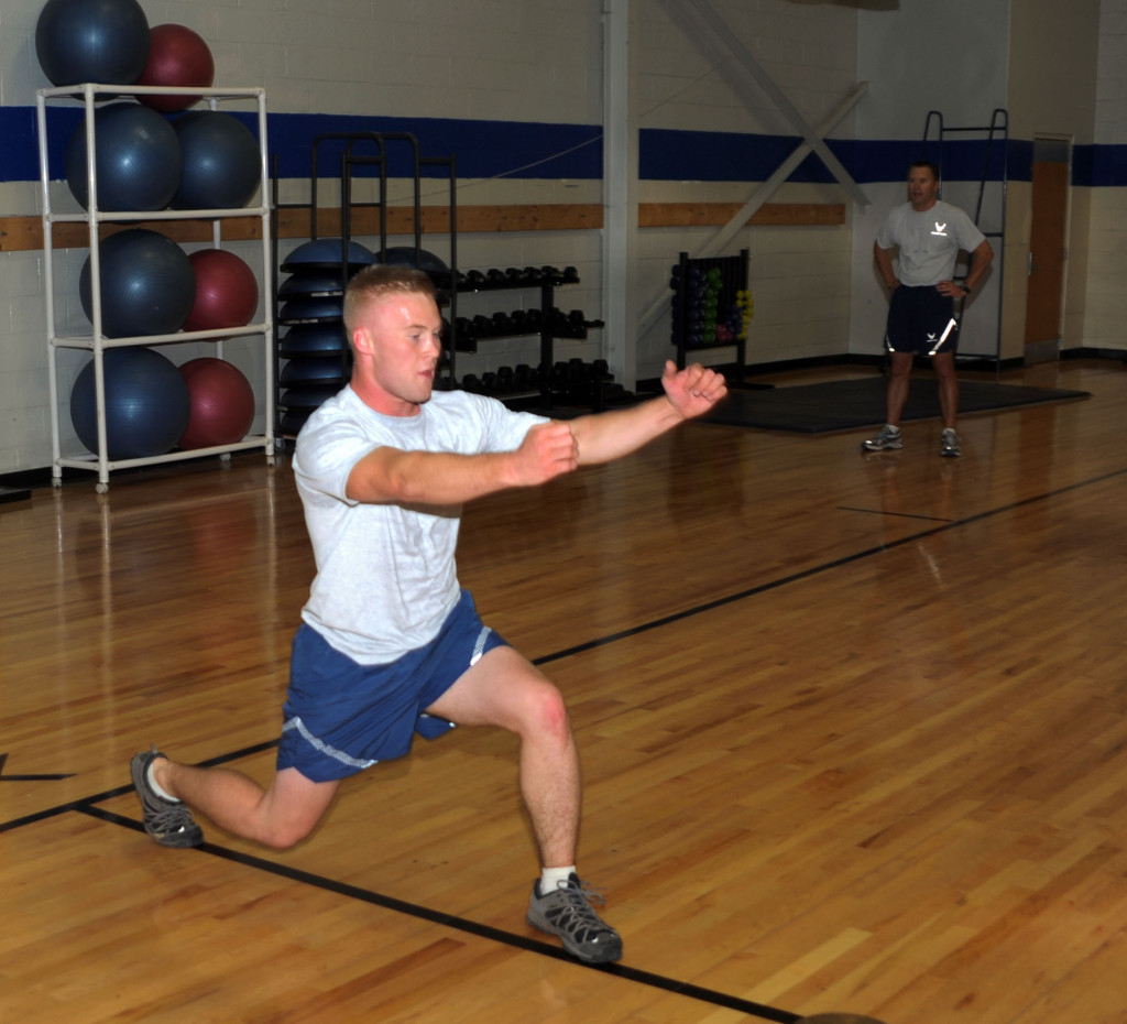 Airman_performing_lunge