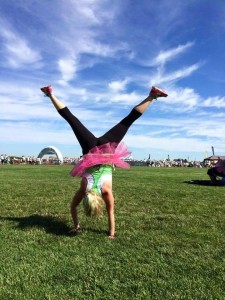 Amanda After4 handstand